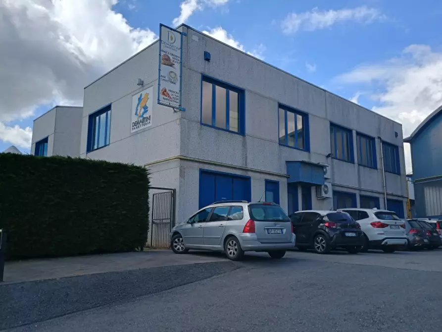 Immagine 3 di Attività commerciale in vendita  in STRADA VALPERGA 27 a Salassa