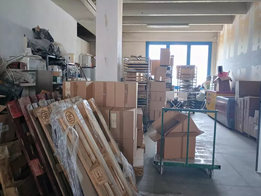 Immagine 8 di Attività commerciale in vendita  in STRADA VALPERGA 27 a Salassa