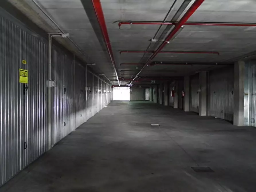 Immagine 4 di Box auto in vendita  in Via Val della Torre 49/15 a Torino