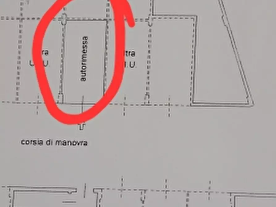 Immagine 4 di Garage in vendita  in Via Envie 8-A a Torino