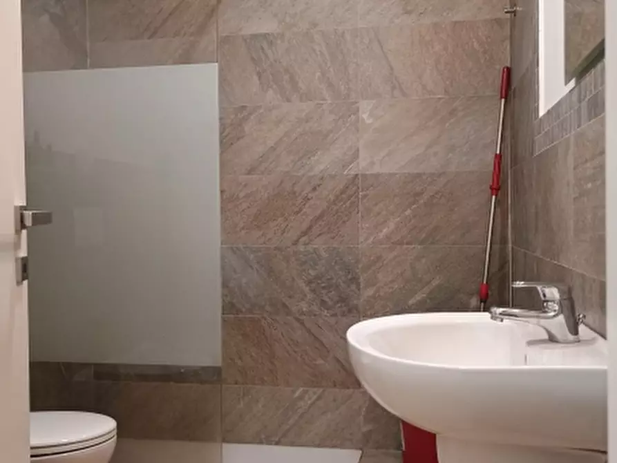 Immagine 10 di Appartamento in vendita  a Torino