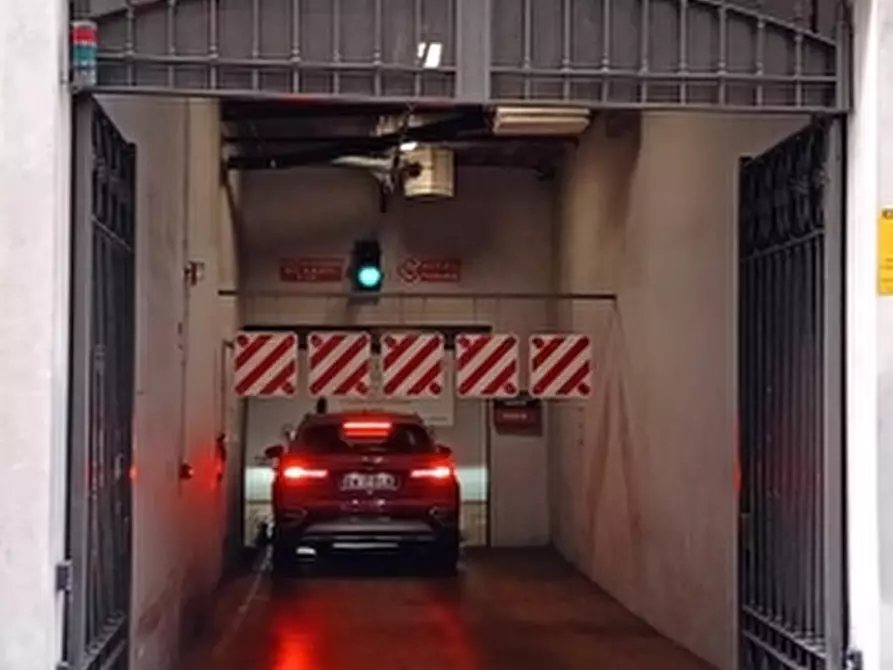 Immagine 9 di Posto auto in vendita  in VIA BELLEZIA 5 a Torino