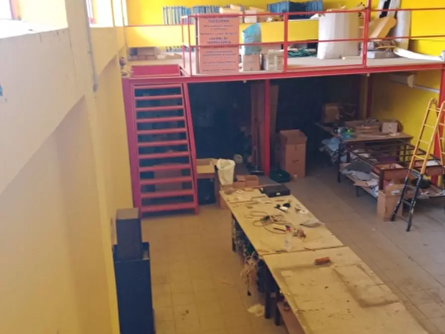 Immagine 1 di Locale commerciale in affitto  in via Trieste 2 a Sedriano