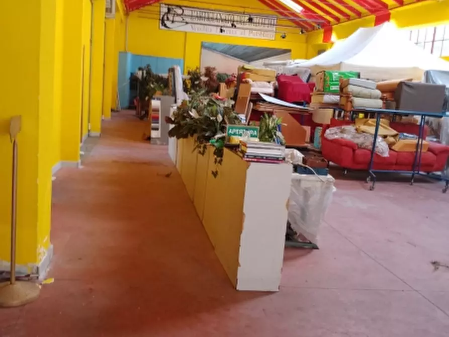 Immagine 3 di Locale commerciale in affitto  in via Trieste 2 a Sedriano