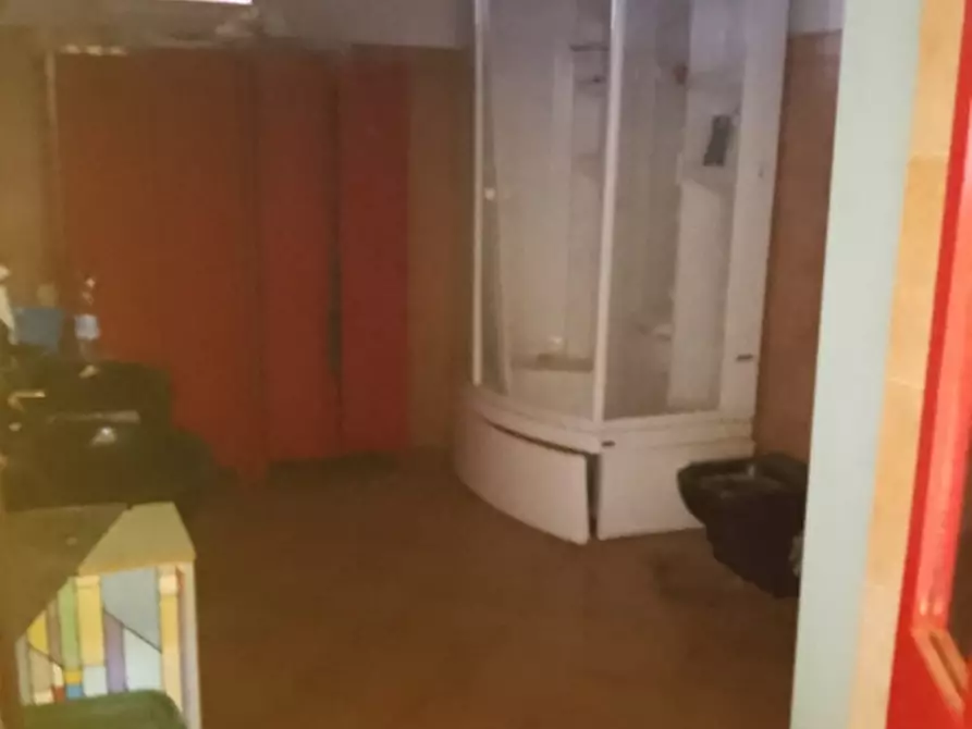 Immagine 6 di Locale commerciale in affitto  in via Trieste 2 a Sedriano