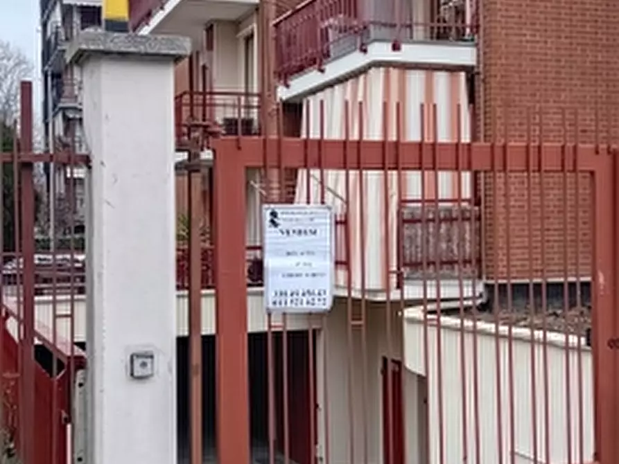 Immagine 1 di Box auto in vendita  a Torino