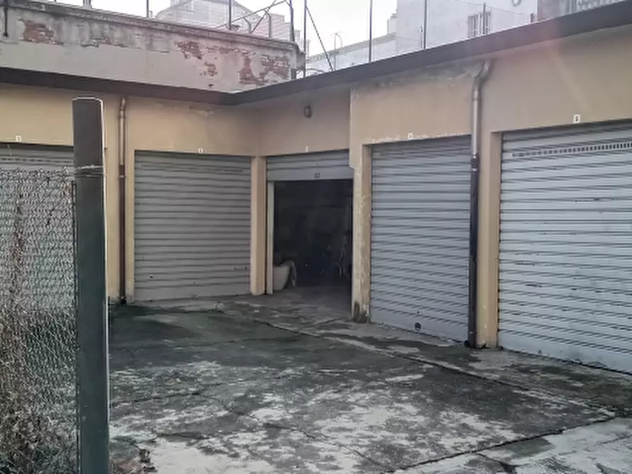 Immagine 1 di Garage in vendita  a Torino