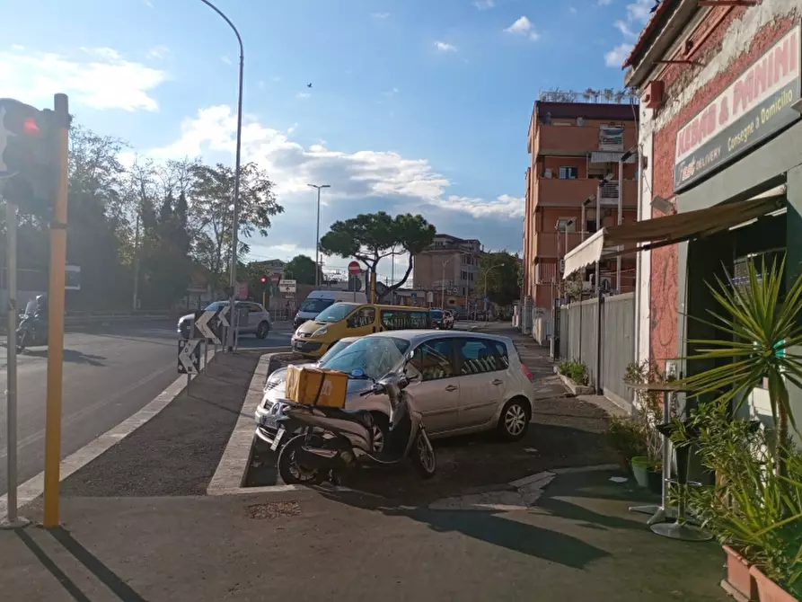 Immagine 3 di Negozio in vendita  in VIA CASILINA 303/A a Roma