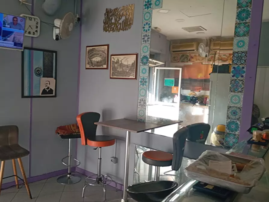 Immagine 4 di Negozio in vendita  in VIA CASILINA 303/A a Roma