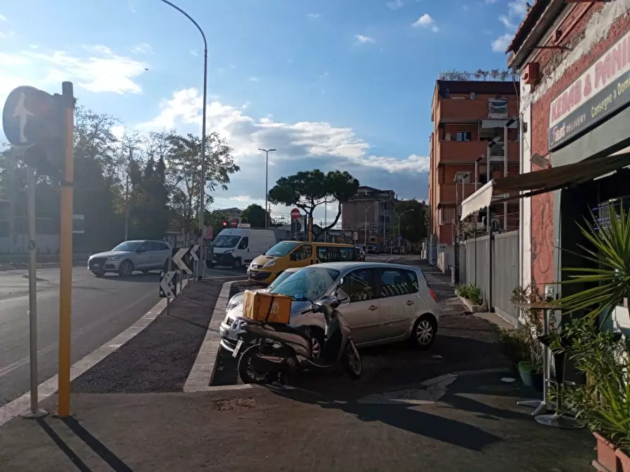 Immagine 7 di Negozio in vendita  in VIA CASILINA 303/A a Roma