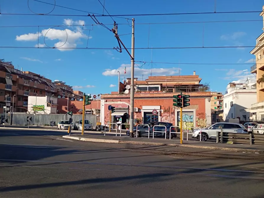 Immagine 1 di Negozio in vendita  in VIA CASILINA 303/A a Roma
