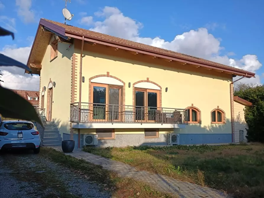 Immagine 1 di Villa in vendita  a Leini
