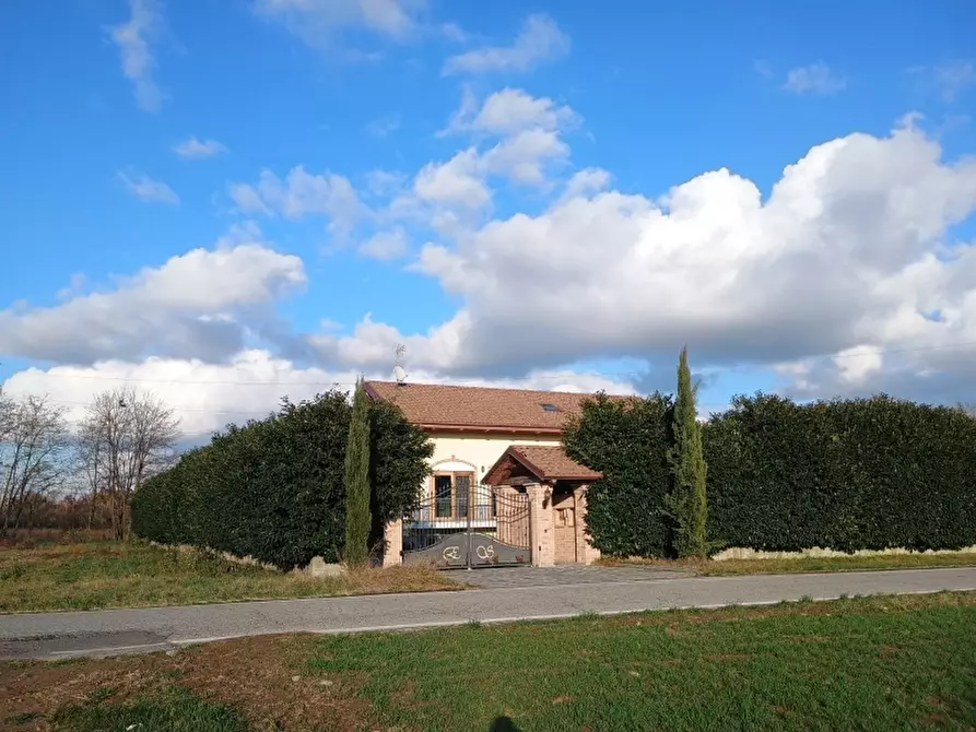 Immagine 17 di Villa in vendita  a Leini