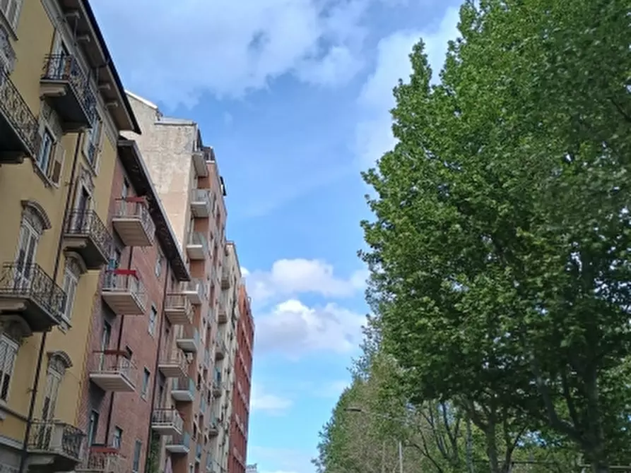 Immagine 1 di Negozio in vendita  a Torino