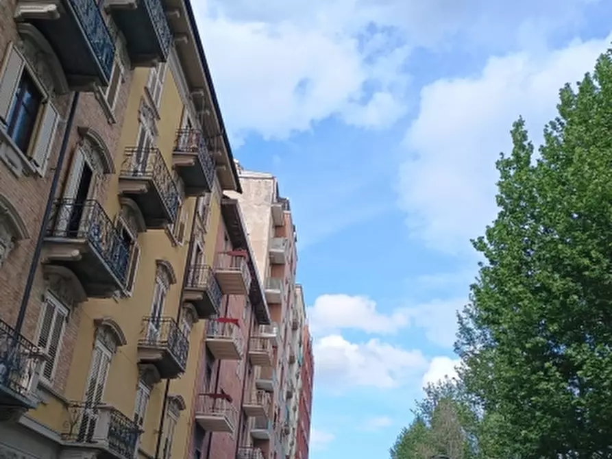 Immagine 2 di Negozio in vendita  a Torino