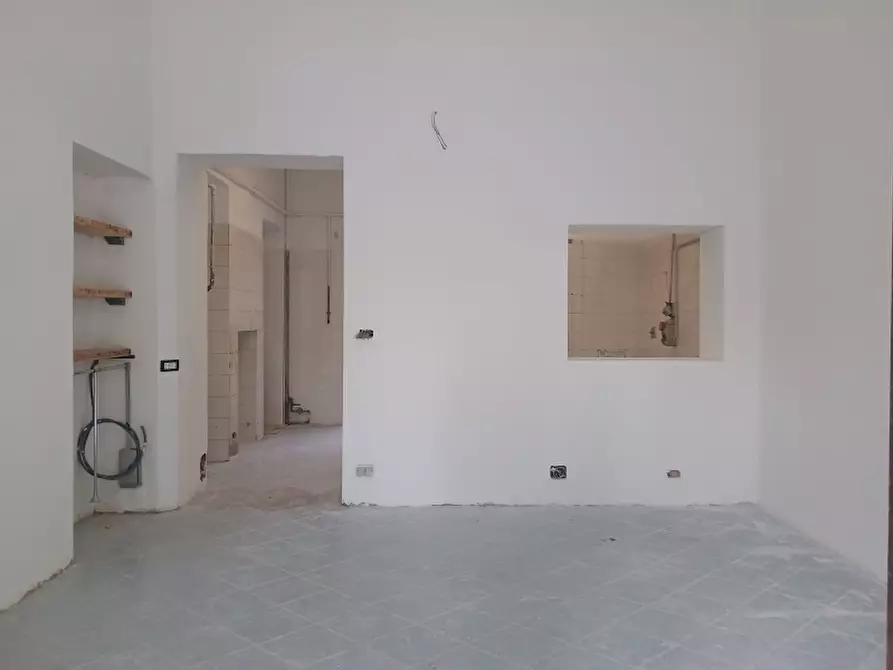 Immagine 7 di Negozio in vendita  a Torino