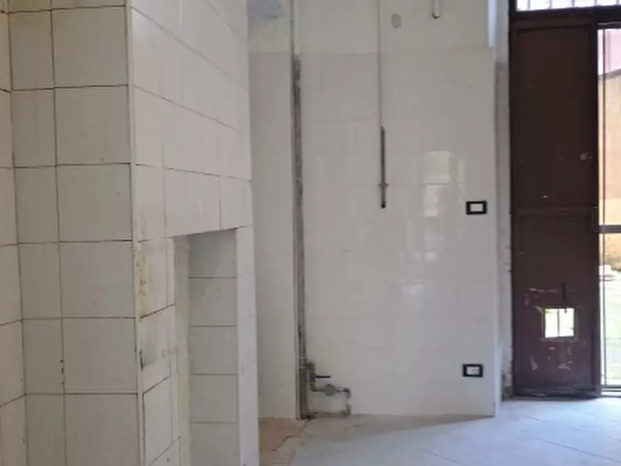 Immagine 8 di Negozio in vendita  a Torino