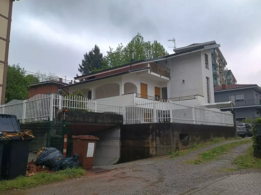 Immagine 8 di Villa in vendita  a Ivrea