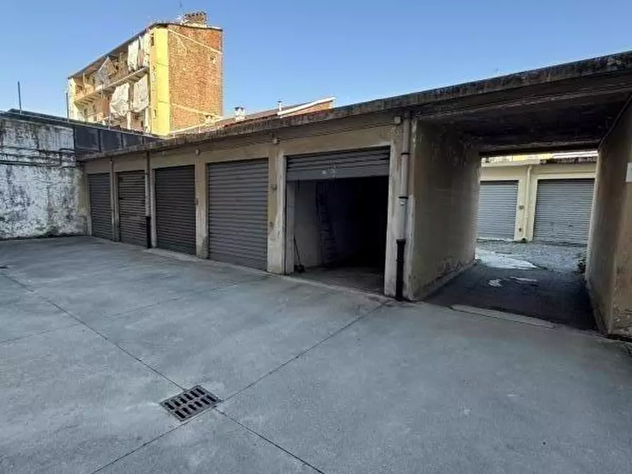 Immagine 1 di Box auto in vendita  a Torino