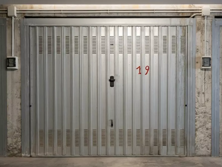 Immagine 3 di Garage in vendita  in Via De Amicis 12 a Torino