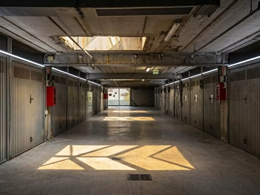 Immagine 2 di Garage in vendita  a Torino