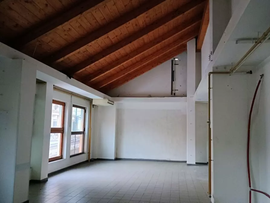 Immagine 11 di Locale commerciale in affitto  in Corso Moncalieri 256 a Torino