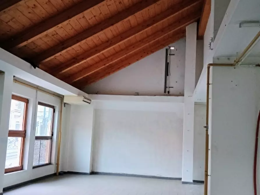 Immagine 12 di Locale commerciale in affitto  in Corso Moncalieri 256 a Torino