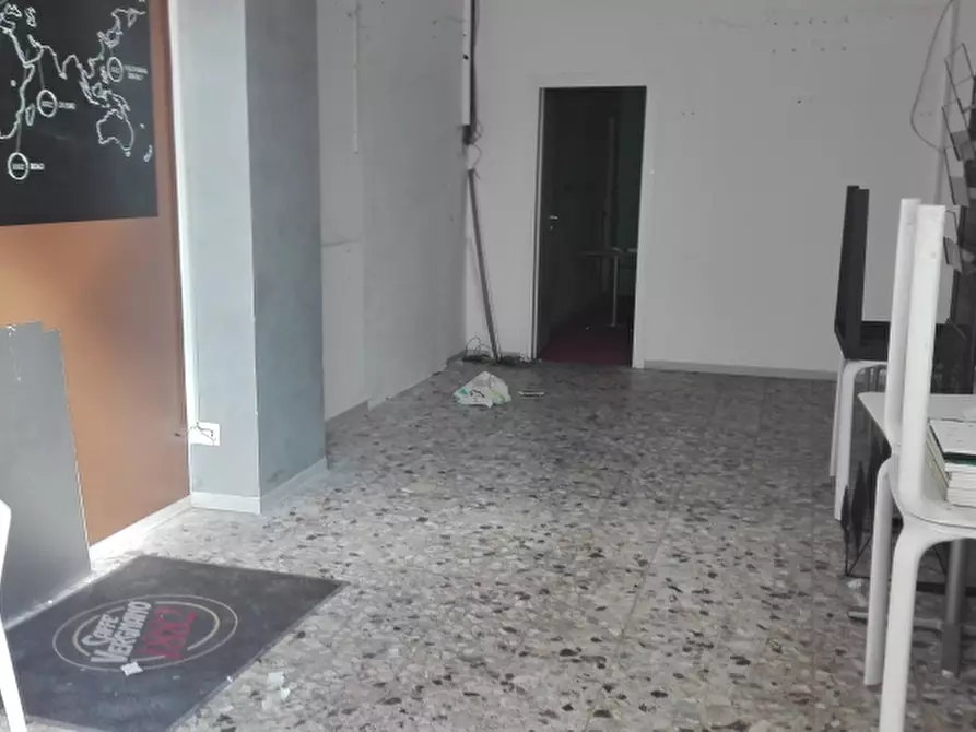 Immagine 5 di Locale commerciale in vendita  a Torino