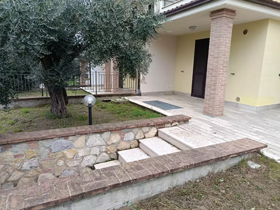 Immagine 1 di Villa in vendita  in Sanfatucchio a Castiglione Del Lago