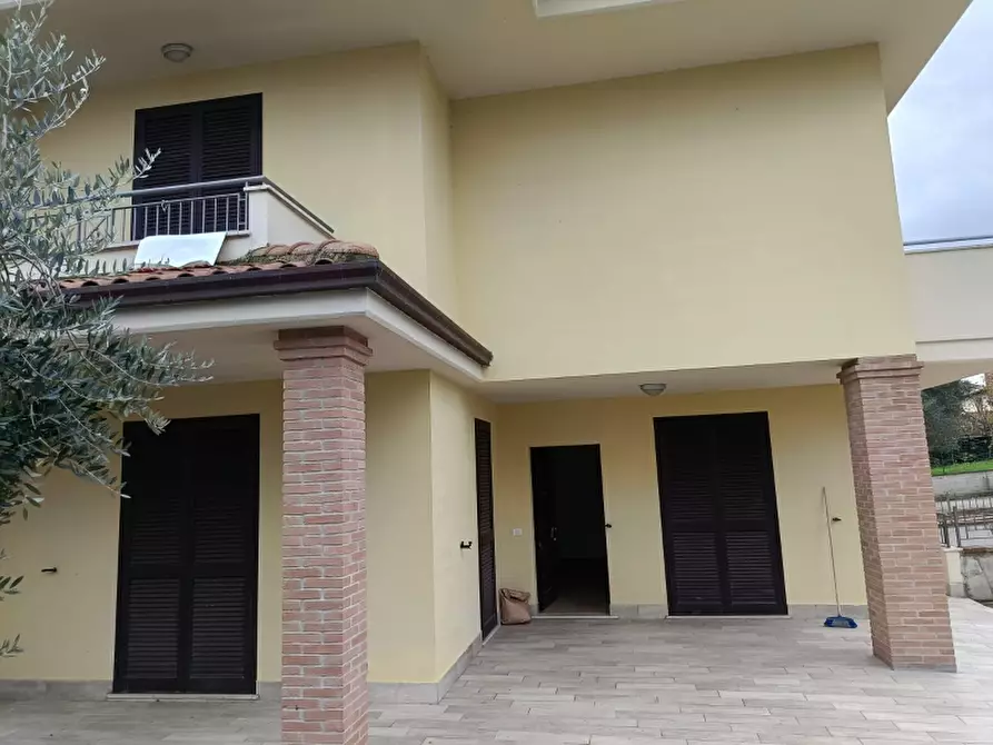 Immagine 5 di Villa in vendita  in Sanfatucchio a Castiglione Del Lago