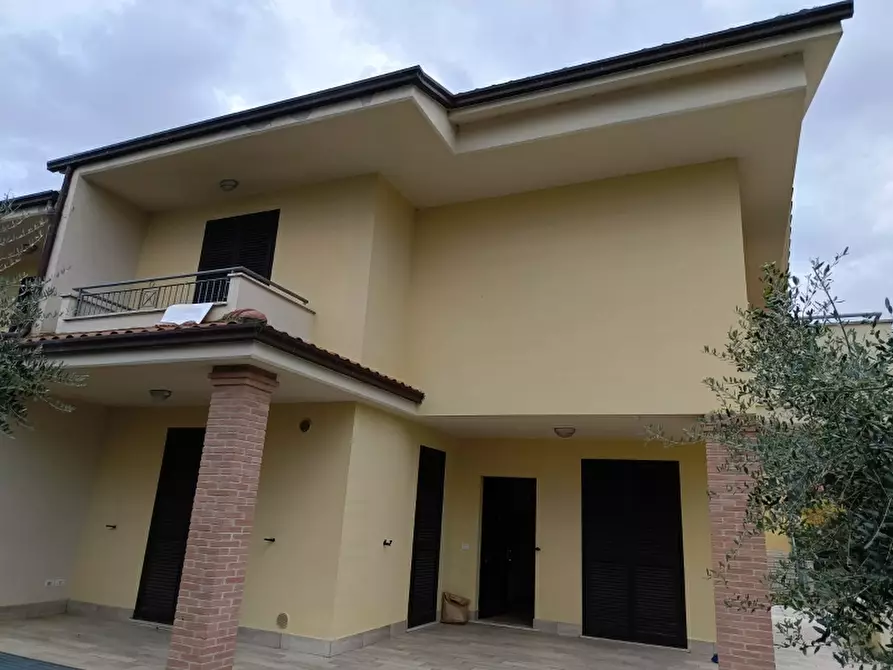 Immagine 4 di Villa in vendita  in Sanfatucchio a Castiglione Del Lago