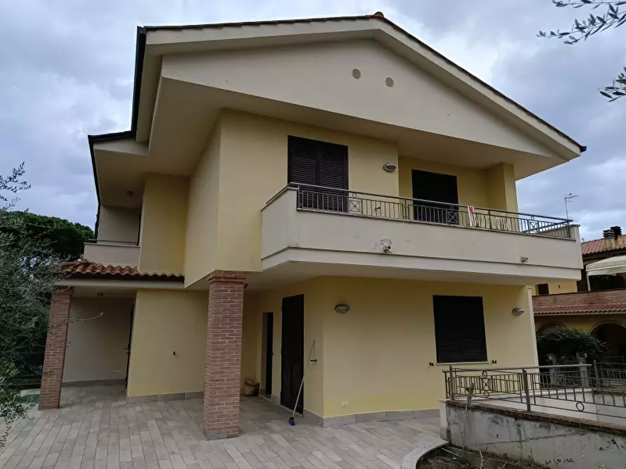 Immagine 2 di Villa in vendita  in Sanfatucchio a Castiglione Del Lago