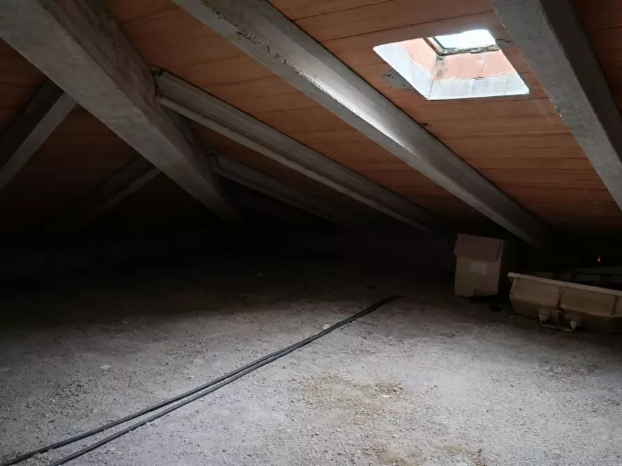 Immagine 10 di Appartamento in vendita  in Viale I° Maggio a Cortona