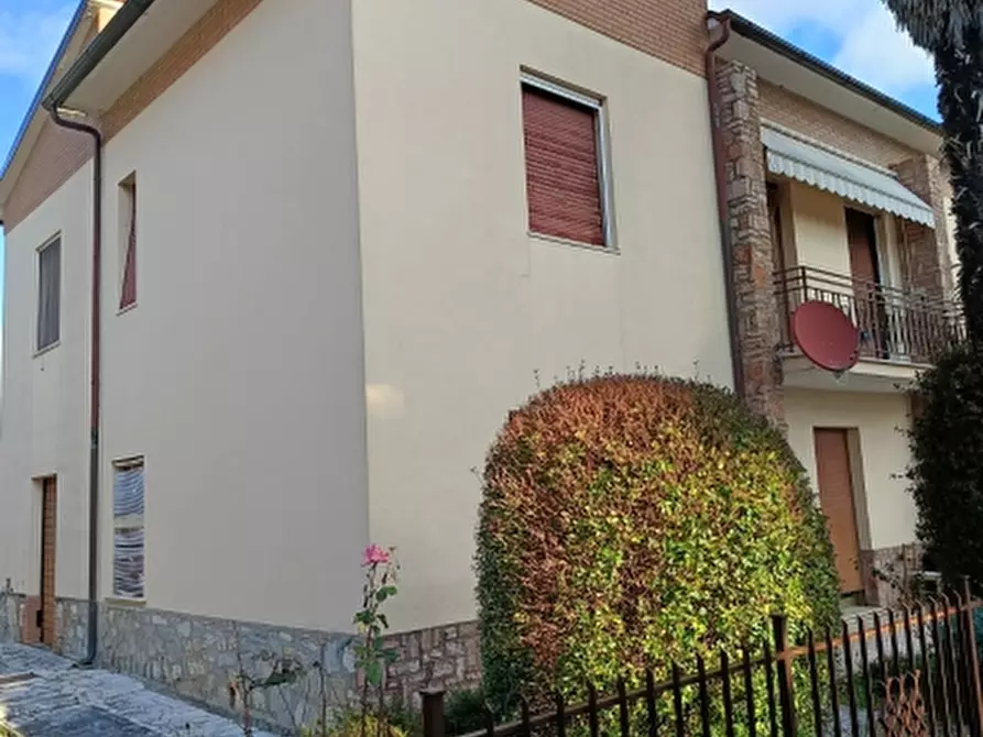 Immagine 1 di Casa indipendente in vendita  in Via Trieste a Chiusi