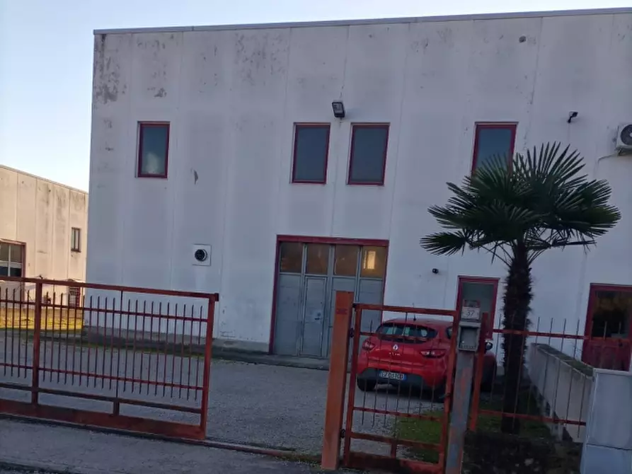 Immagine 15 di Locale commerciale in vendita  in Via Ponchielli 1 a Corciano