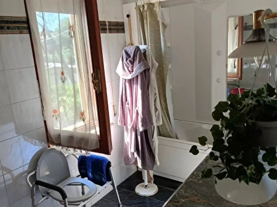 Immagine 18 di Palazzo in vendita  in Via Toscana a Castiglione Del Lago