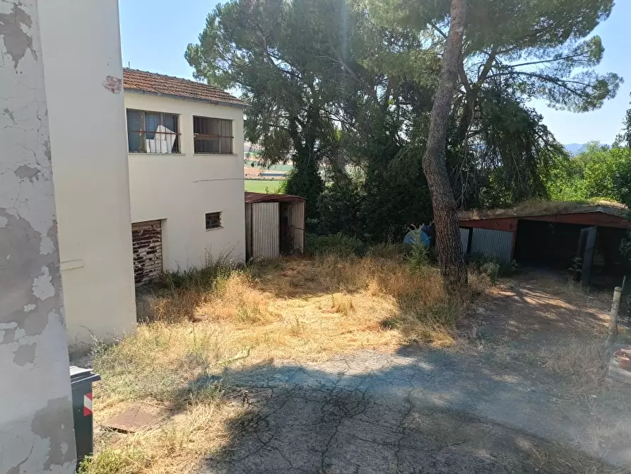 Immagine 25 di Palazzo in vendita  in Via Toscana a Castiglione Del Lago