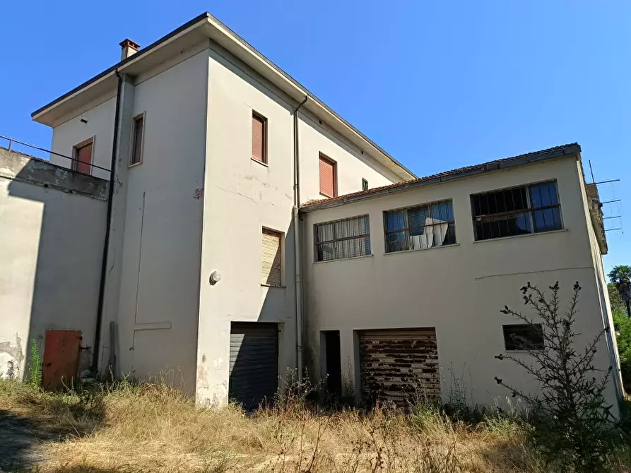 Immagine 26 di Palazzo in vendita  in Via Toscana a Castiglione Del Lago