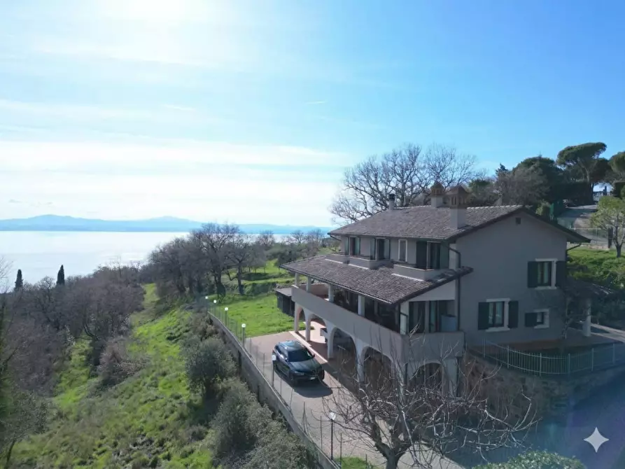 Immagine 2 di Villa in vendita  in Passignano Sul Trasimeno a Passignano Sul Trasimeno