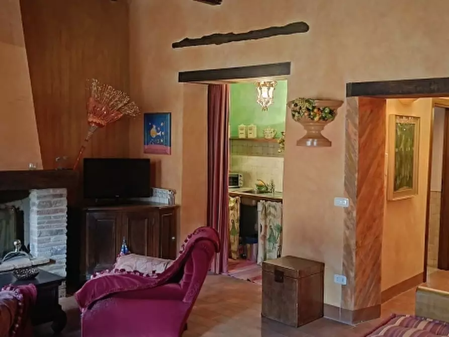 Immagine 16 di Palazzo in vendita  in Via Garibaldi a Città Della Pieve