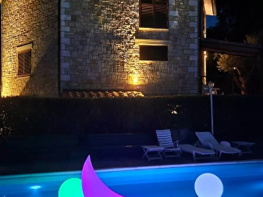 Immagine 1 di Villa in vendita  in Via Garibaldi a Cetona