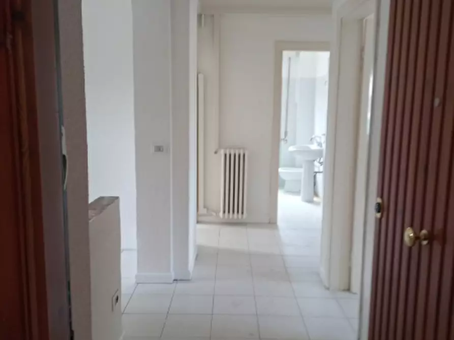 Immagine 16 di Appartamento in vendita  in Piazza Buattini 15 a Passignano Sul Trasimeno