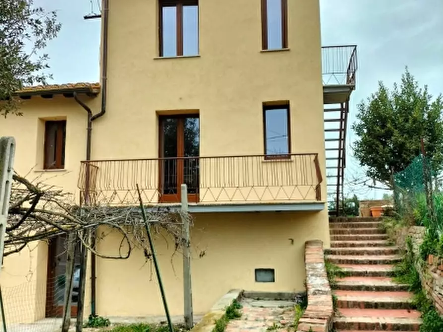 Immagine 5 di Casa semindipendente in vendita  in Via Mazzini a Castiglione Del Lago