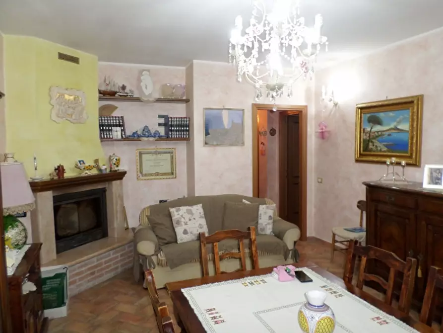 Immagine 1 di Appartamento in vendita  in Via Gerardo Dottori a Passignano Sul Trasimeno