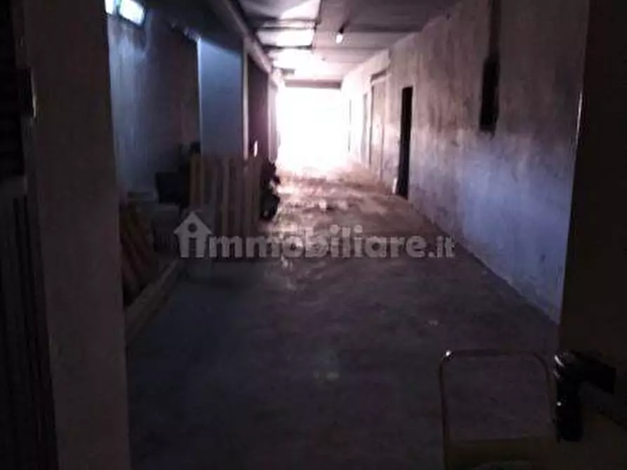 Immagine 10 di Negozio in vendita  in Viale Umbria 00 a Magione