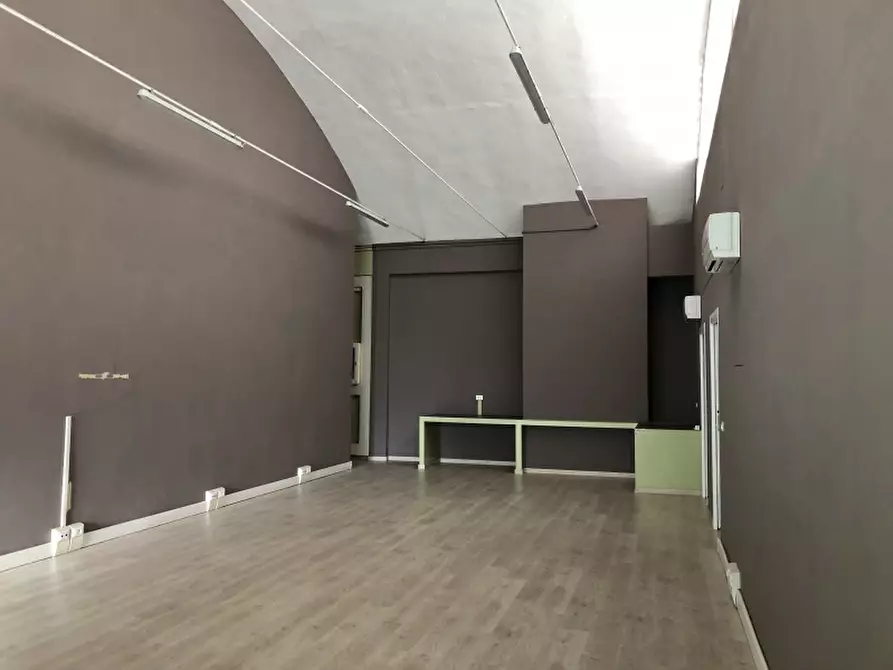 Immagine 3 di Capannone industriale in affitto  a Verona