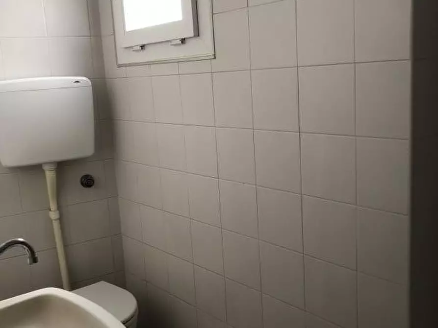 Immagine 10 di Capannone industriale in affitto  a Verona