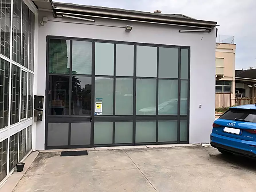 Immagine 11 di Capannone industriale in affitto  a Verona