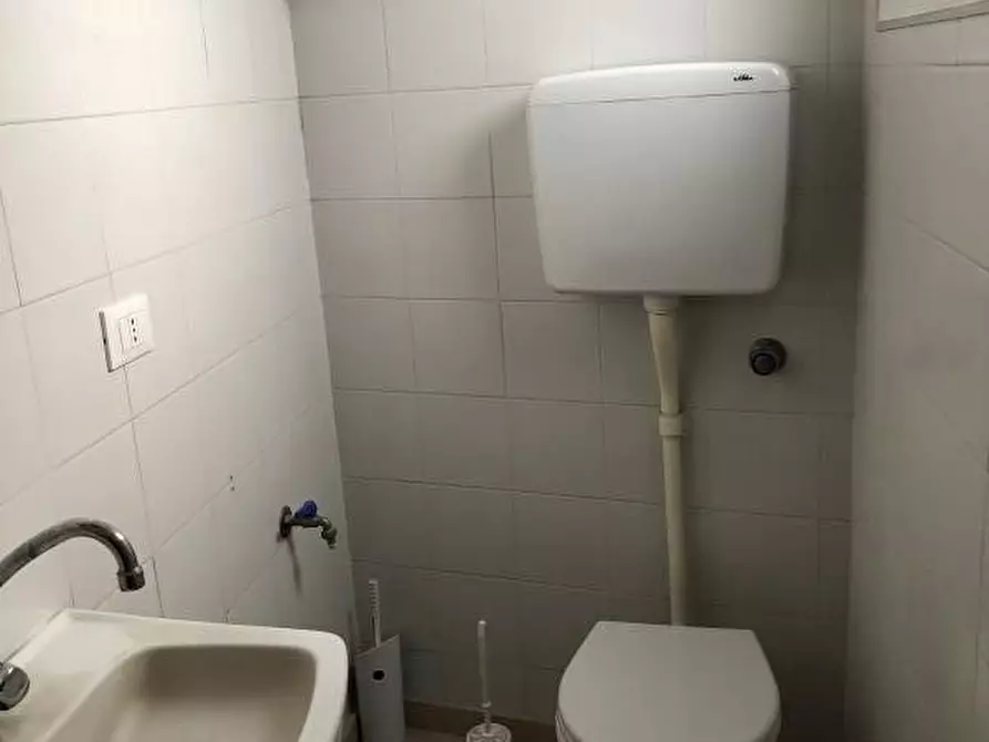 Immagine 7 di Capannone industriale in affitto  a Verona