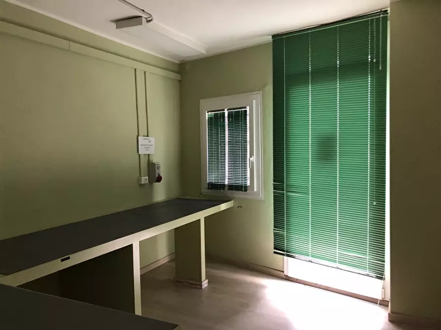 Immagine 9 di Capannone industriale in affitto  a Verona